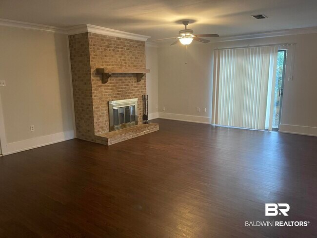 Building Photo - 107 Brentwood Dr