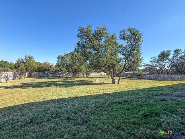 Building Photo - 1066 Vista Dr