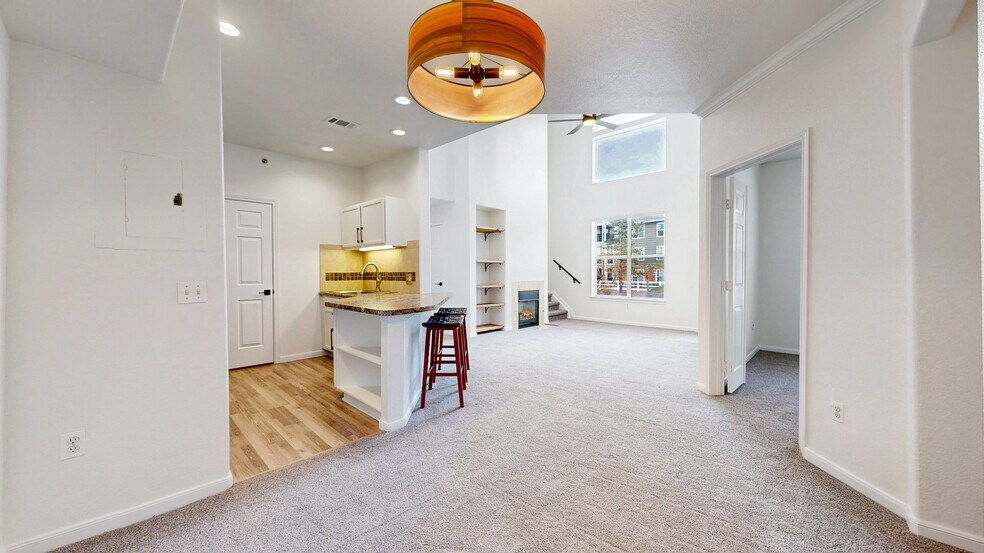 Dining area - 6021 Castlegate Dr W