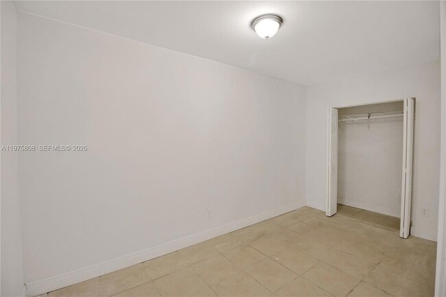 Building Photo - 1160 W 26th Ct