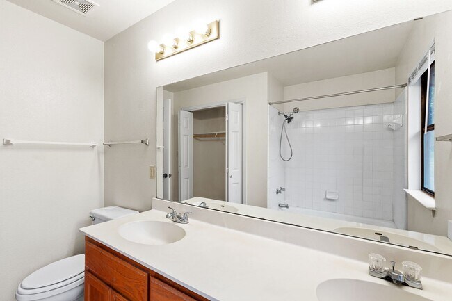 Building Photo - Eclectic 3 Bedroom, 2 Bathroom Home - 2 Car Garage - Fenced Yard and More!