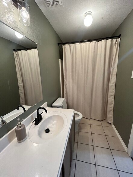 Building Photo - 1052 Windy Grove Ln