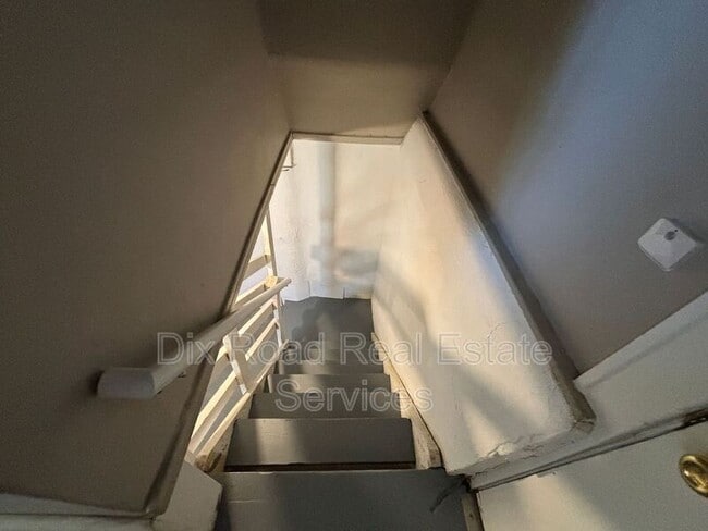 Building Photo - 3701 Iona Ave