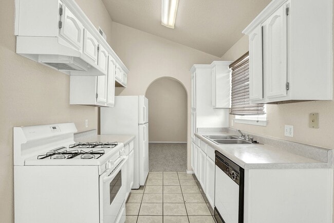Building Photo - Eastside 2 Bedroom 2 Bath