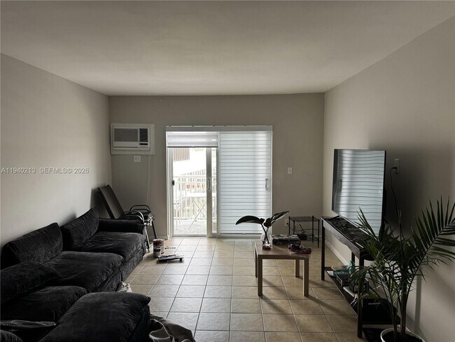 Building Photo - 200 S Birch Rd