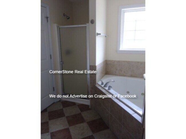 Building Photo - 1760 Renwick Dr