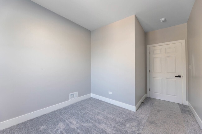 Building Photo - 5552 S Shields Ave