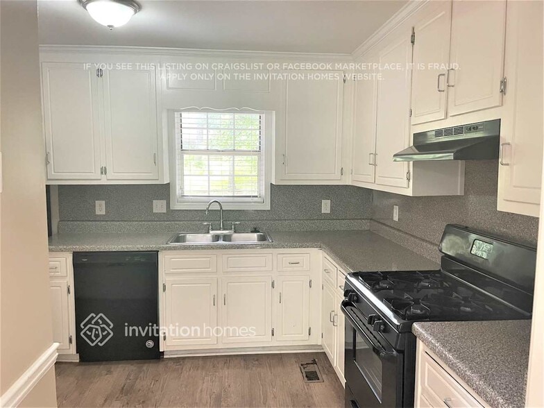 Building Photo - 2651 Foxglove Dr SW