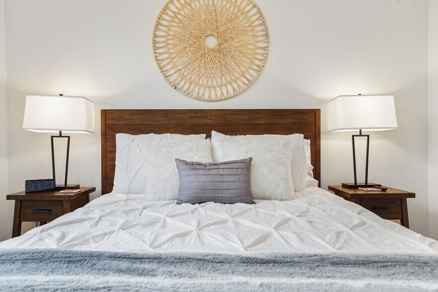 Building Photo - 3809 Valley View Rd