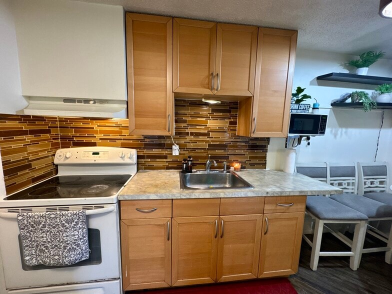 Nice Kitchen - 239 Morningside Ave