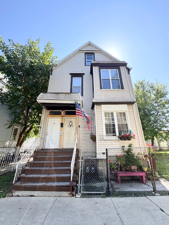 Building Photo - 4153 W Wabansia Ave