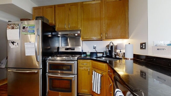 Building Photo - 1718 D St SE