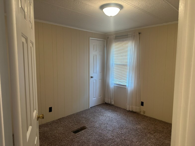 Building Photo - 1099 Fairlea Rd