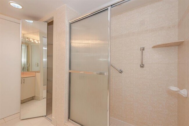 Building Photo - 1400 S Ocean Dr