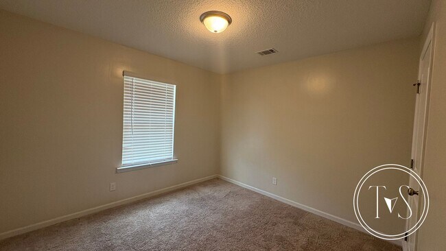 Building Photo - RATE DROP ALERT (was $2500/month) and MOVE-IN SPECIAL: $400 OFF 1ST MONTH'S RENT!**