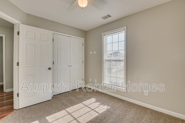 Building Photo - 2051 Sylvan Lake Dr