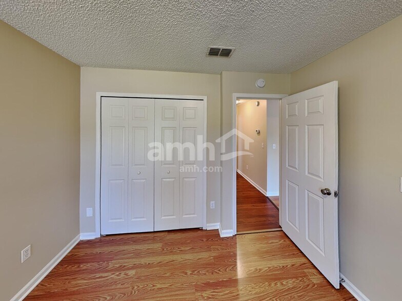 Building Photo - 578 Prindle Dr E