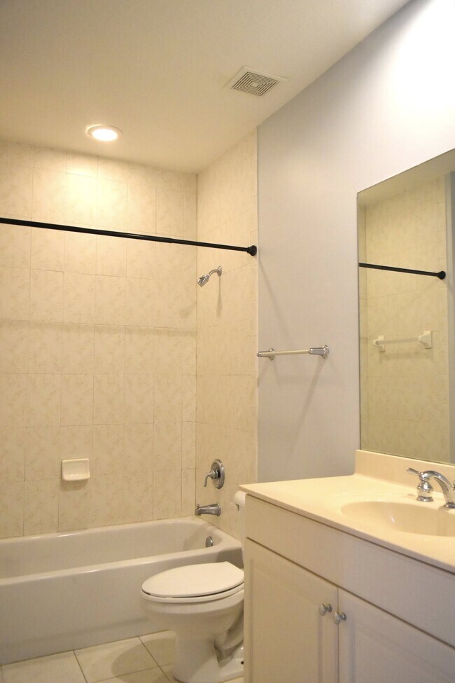 Building Photo - 3240 Fairway Cir