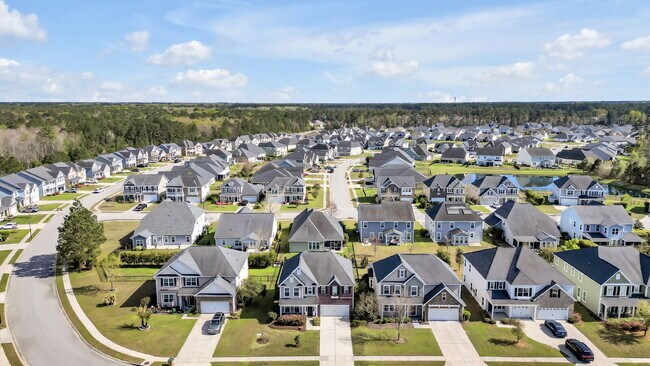 Building Photo - Gigantic Gorgeous Home in Pooler!