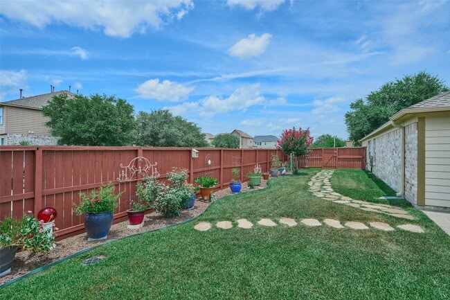 Building Photo - 9940 Yearling Pl