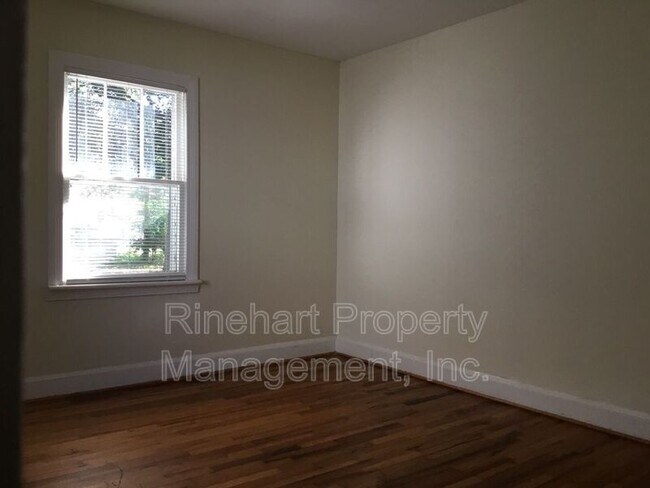 Building Photo - 868 Bradley St