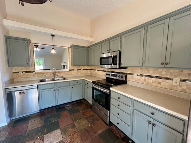 Building Photo - Charming 4-Bedroom Home Near Morse Park & ...