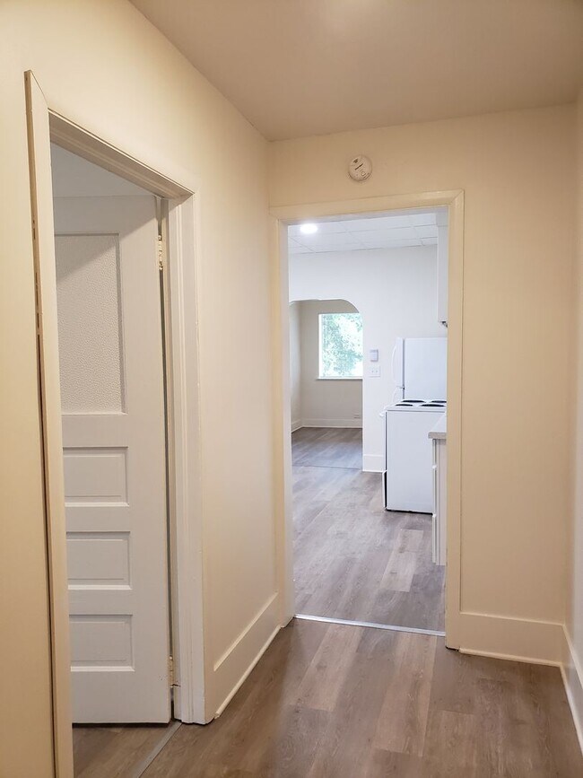 Building Photo - Arlington Pl. Triplex - EBB001