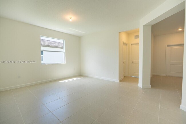 Building Photo - 2485 SE 29th Dr