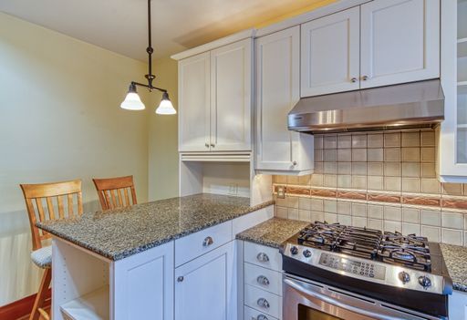 Building Photo - Beautiful 3 Bedroom Home in the Heart of Q...