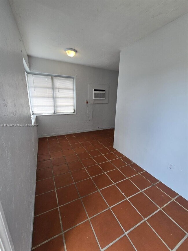 Building Photo - 1437 NE 110th Terrace