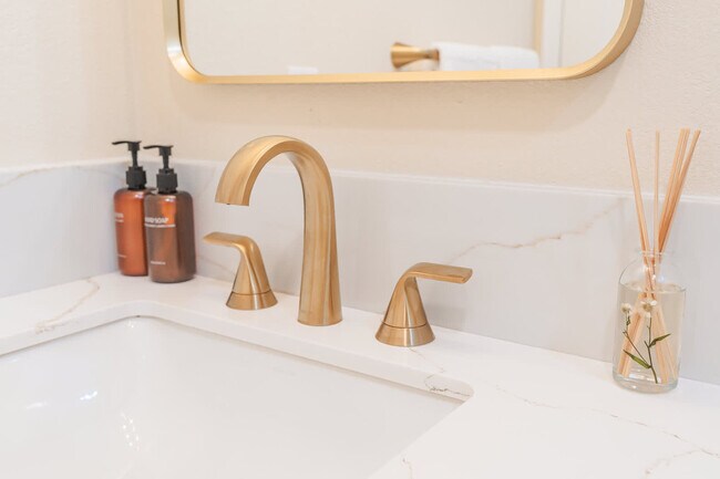 Building Photo - 10921 Polaris Dr