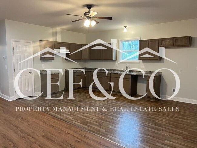 Building Photo - Spacious 3 Bed / 2 Bath Home – District 7, Spartanburg