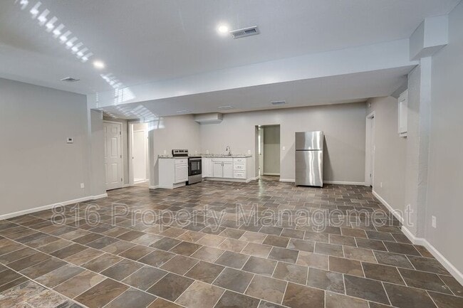 Building Photo - 8718-8720 E Winner Rd