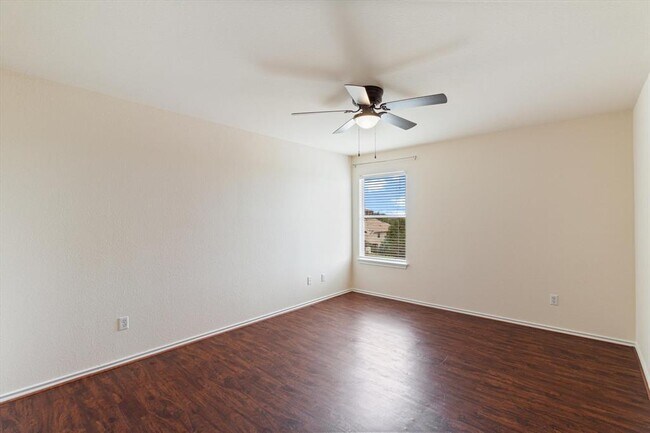 Building Photo - 10 White Magnolia Cir