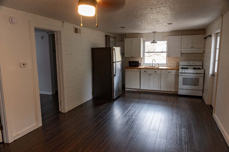 Building Photo - 1631 S Huntington Dr