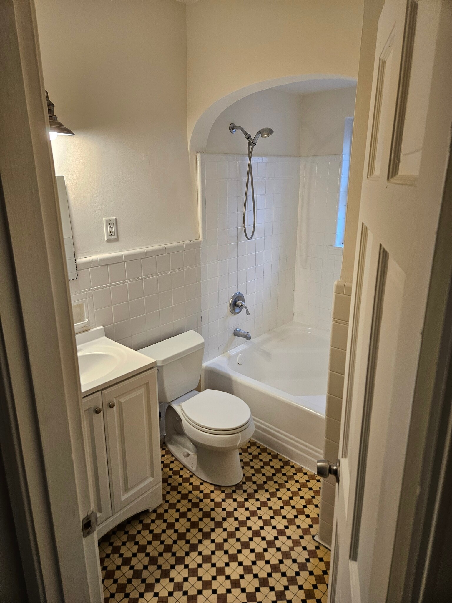 Bathroom - 4748 Reading Rd
