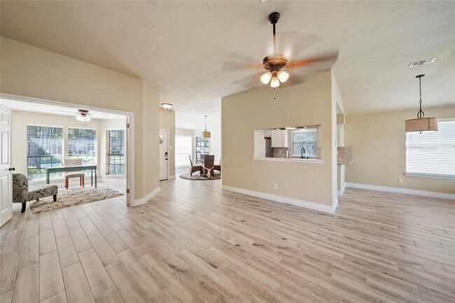 Building Photo - 2911 Parkwood Manor Dr