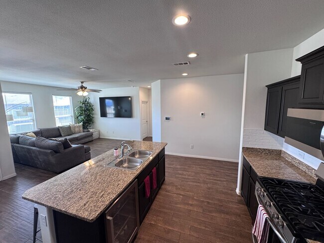 Building Photo - 1710 Wrigley Dr
