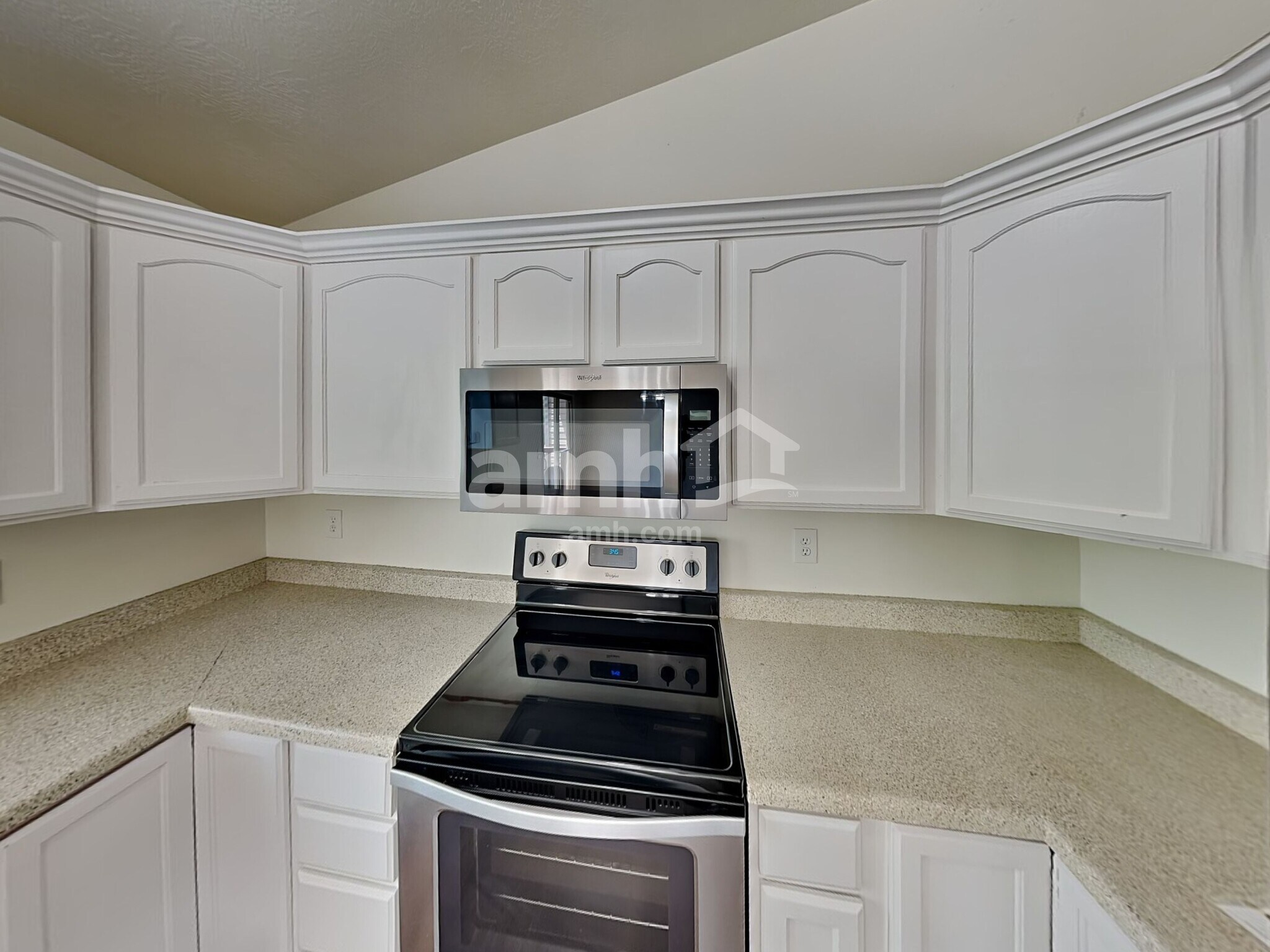 Building Photo - 939 740 S