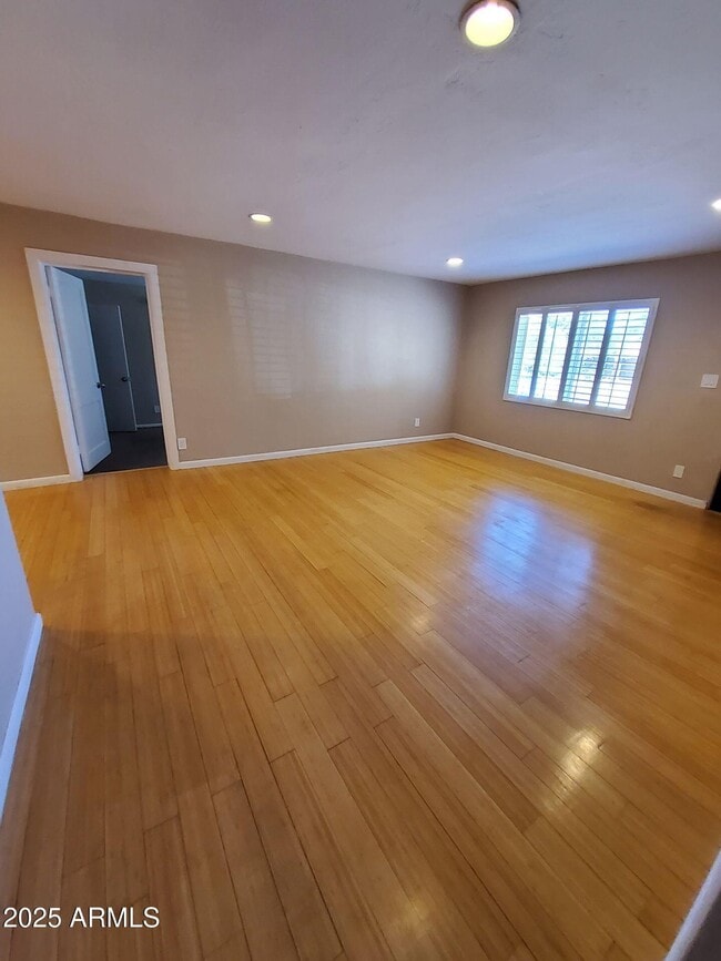 Building Photo - 2225 E Glenrosa Ave