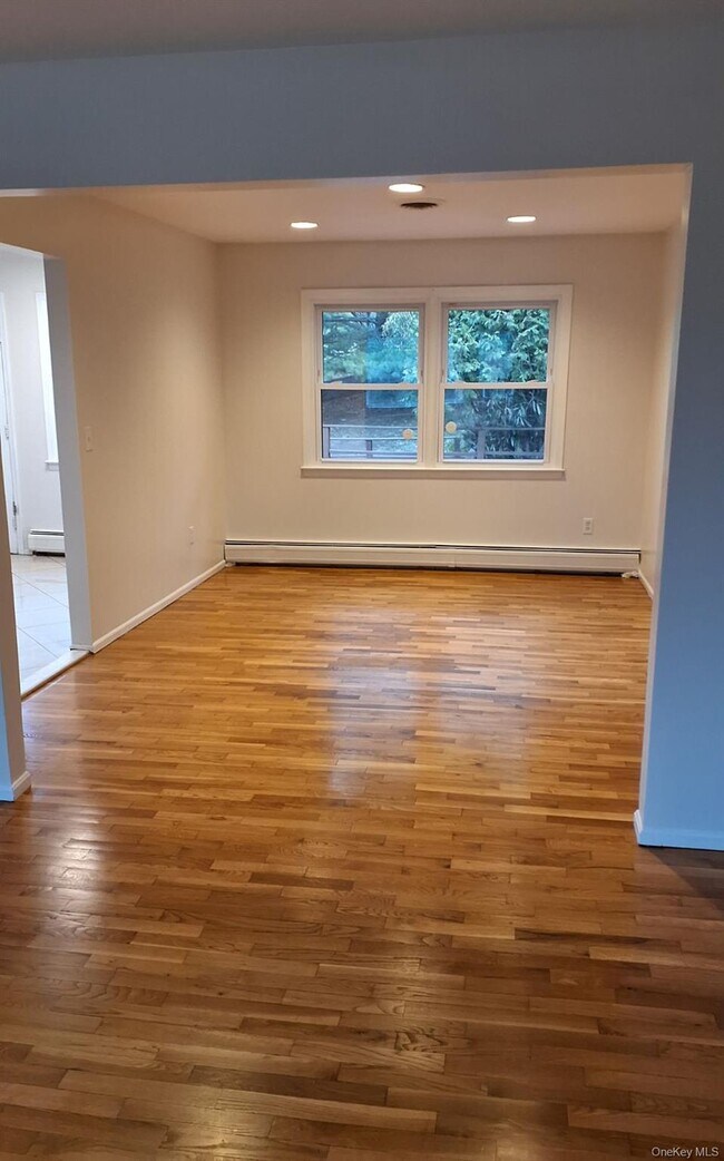 Building Photo - 5 Suzie Dr