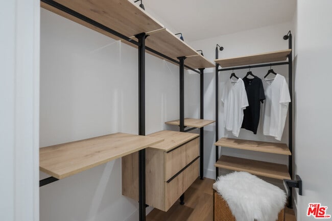 Building Photo - 1247 1/2 W Bellevue Ave