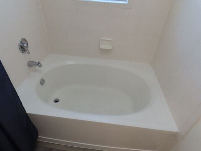 Building Photo - Orlando Park Central Gated Resort Style Co...