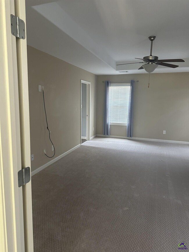 Building Photo - 121 Hawks Tail Dr