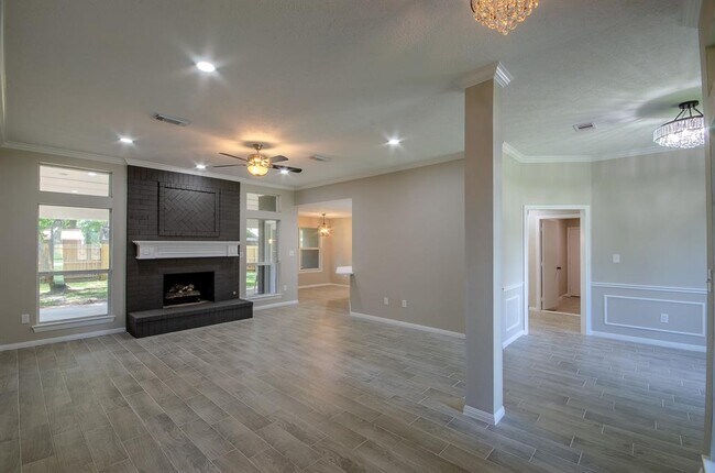 Building Photo - 12811 Fisher Dr