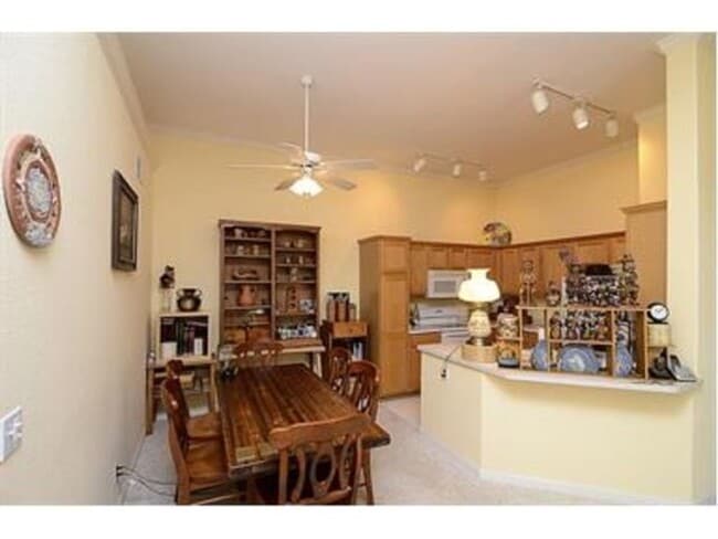 Building Photo - 2 bedroom 2 bathroom in Turtle Creek