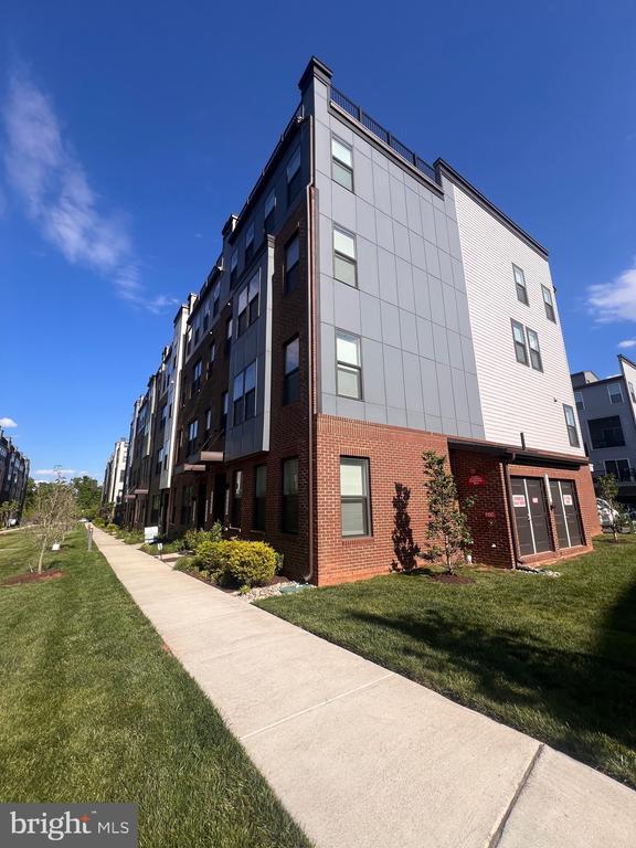 Building Photo - 44625 Wolfhound Sq