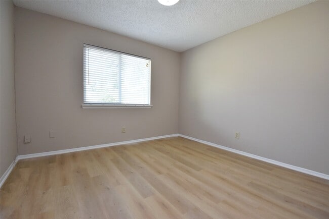 Building Photo - 17906 Glenpatti Dr