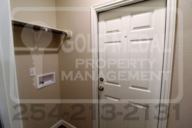 Building Photo - 1809 Aztec Trce
