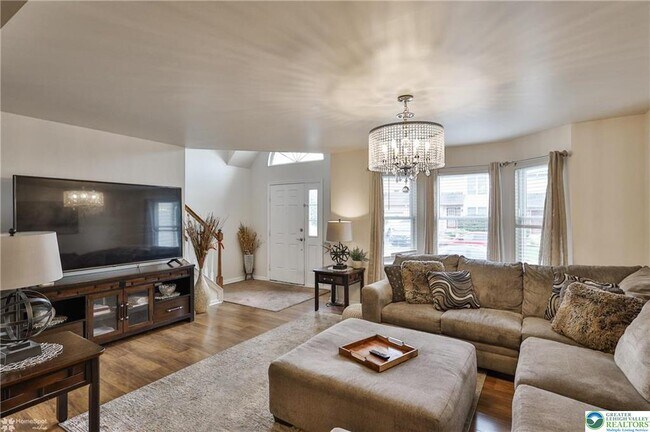 Building Photo - 204 Ridings Cir